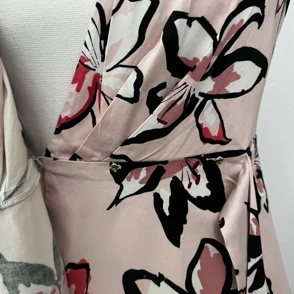 Kate Spade New York Tiger Lily print wrap dress featuring a blush pink base Sz 0